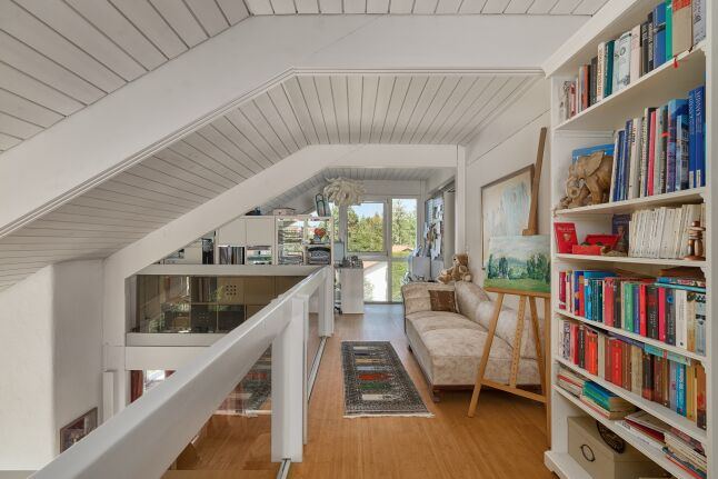 Galerie mit Bibliothek und Fernblick